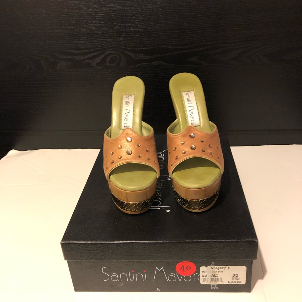 Platform wedge more than 90% off retail!